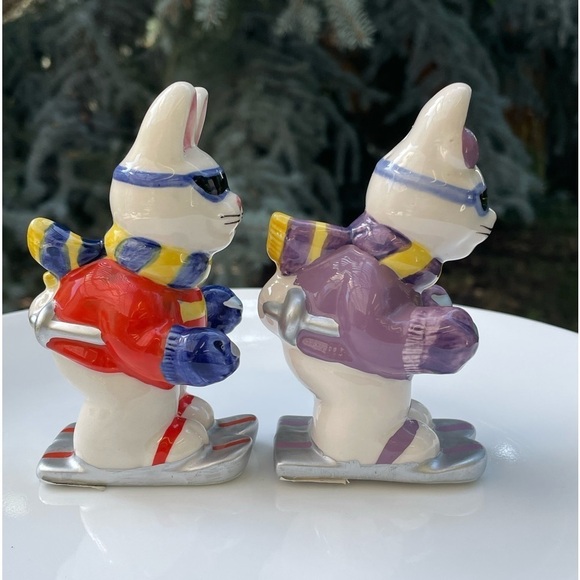 Vintage Porcelain Fun Skiing Bunny Rabbits Salt and Pepper Shakers. Adorable! - Picture 1 of 6